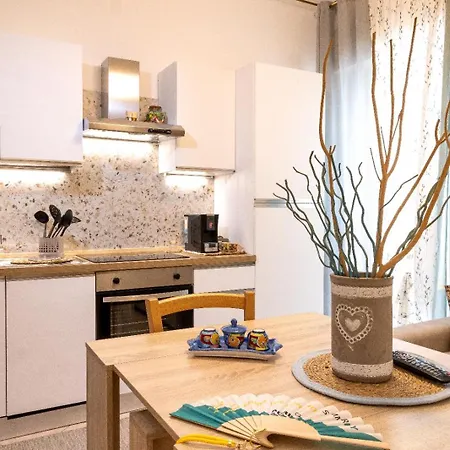 Marylife Vacanze - A 20 Mt Dal Mare Apartment *